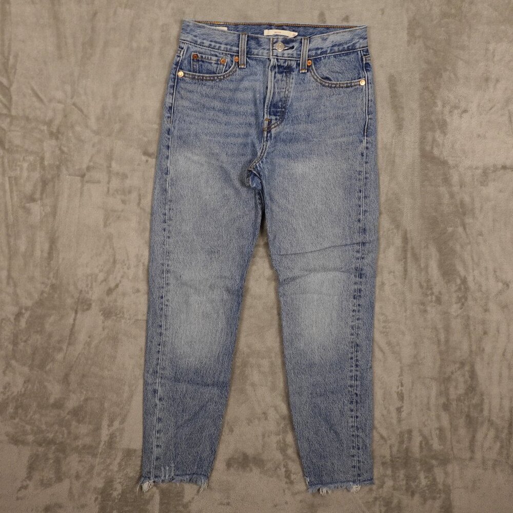 Levi's jeans‎ Wedgie women's 26 light stonewash blue premium big E red tab